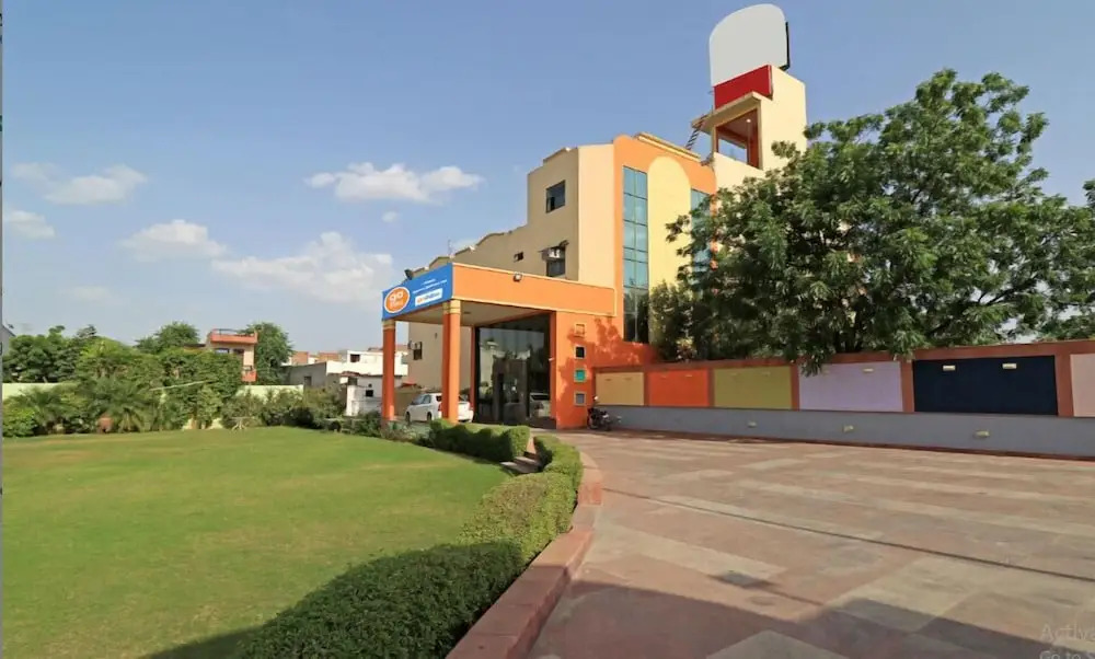 Jypore Saffron Inn & Suites