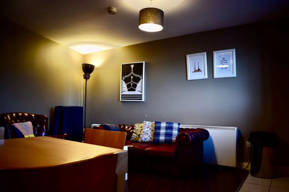 Modern 2 Bedroom Flat Above Family Run Pub