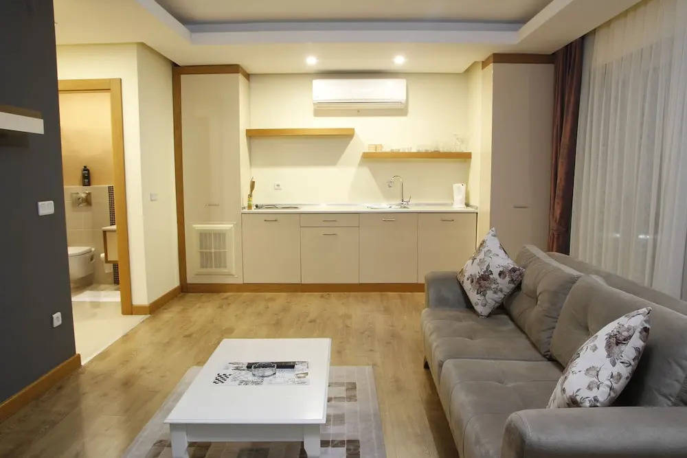 Fly Suites