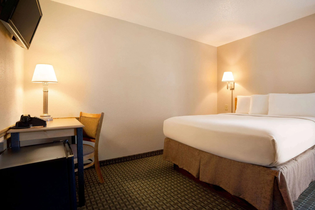 Travelodge by Wyndham Edgemont
