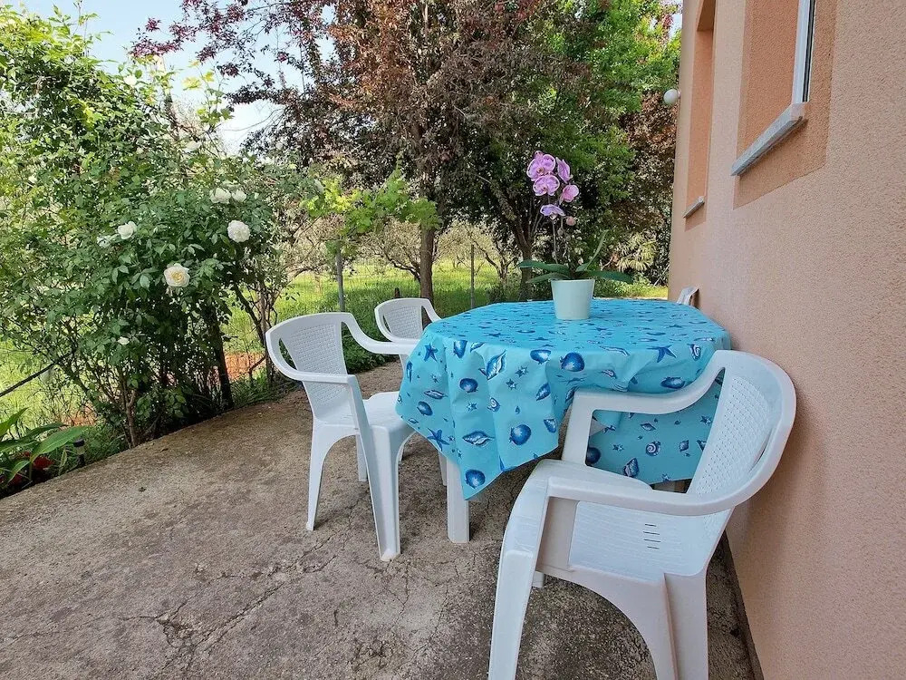 Apartments Mihatović