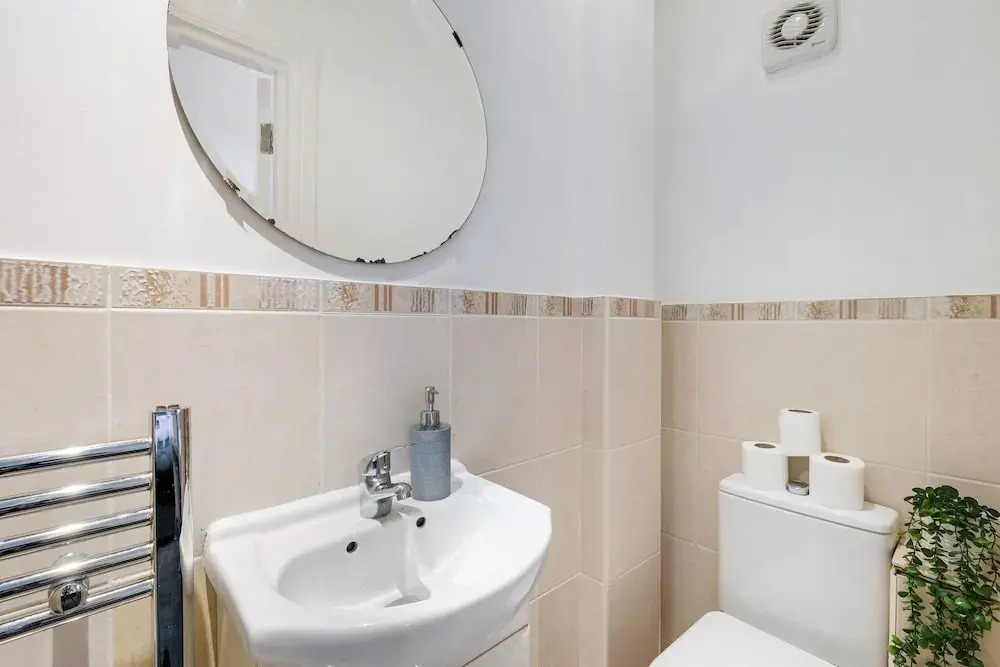 Isher 3 Bedroom 2 Bath Hse with Parking