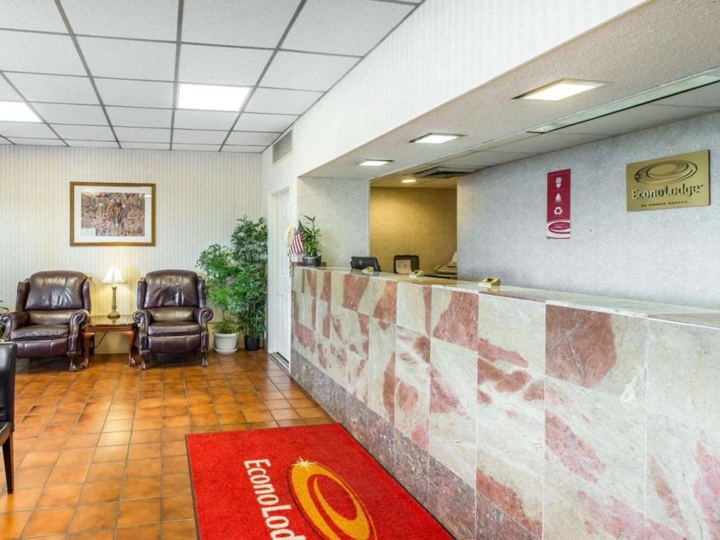 Econo Lodge Calhoun South