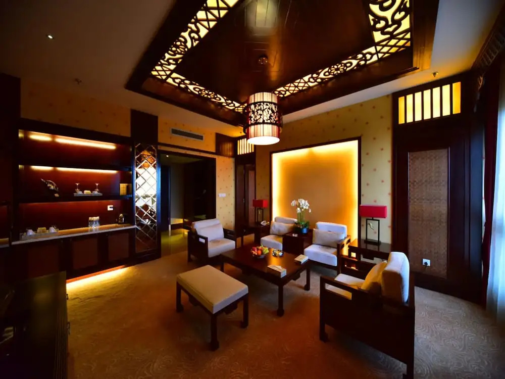 Dali Art Golf Hotel
