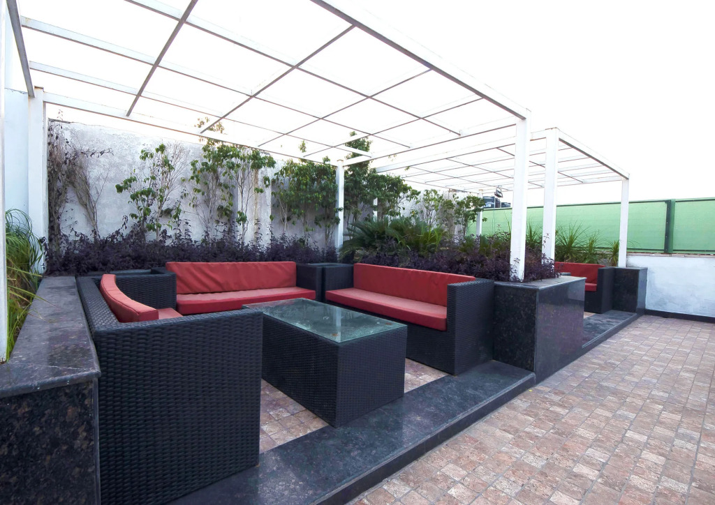Hotel Le Roi Near New Delhi Railway Station