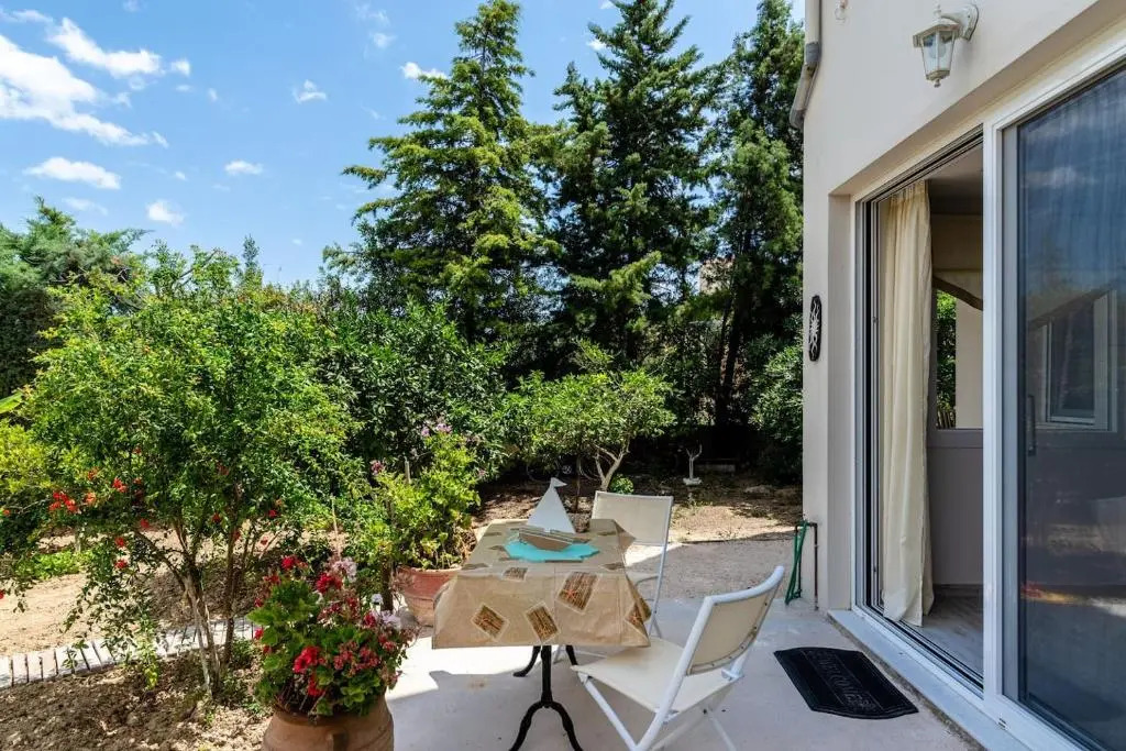 The Holiday House 1