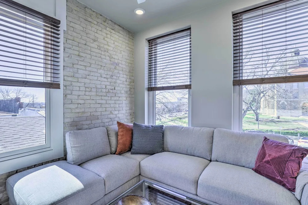 Sleek, Newly Updated Downtown San Marcos Apt!