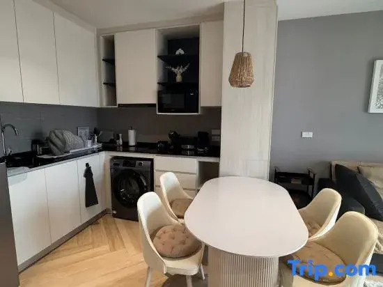 Spacious 1br in Bang Tao, Title legendary