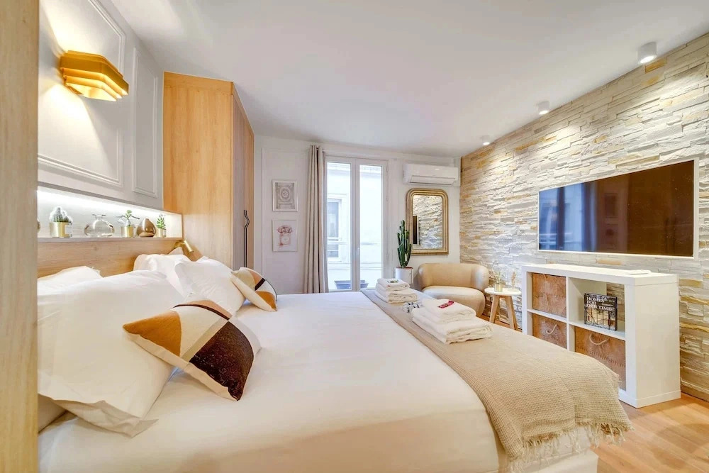Historical Apartment in the Heart of Paris - 2