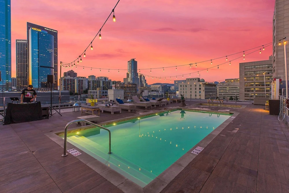 Stylish XL 2br/2ba At HWH by Oneluxstay