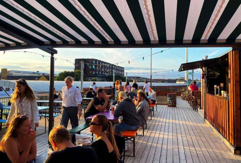 Urban Camper Hostel & Bar