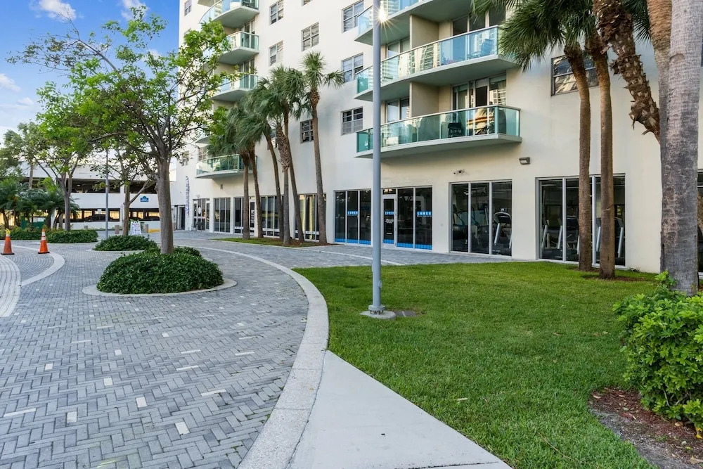 Luxury 1BR Condo in Sunny Isles Beach Resort Str2071 by Redawning