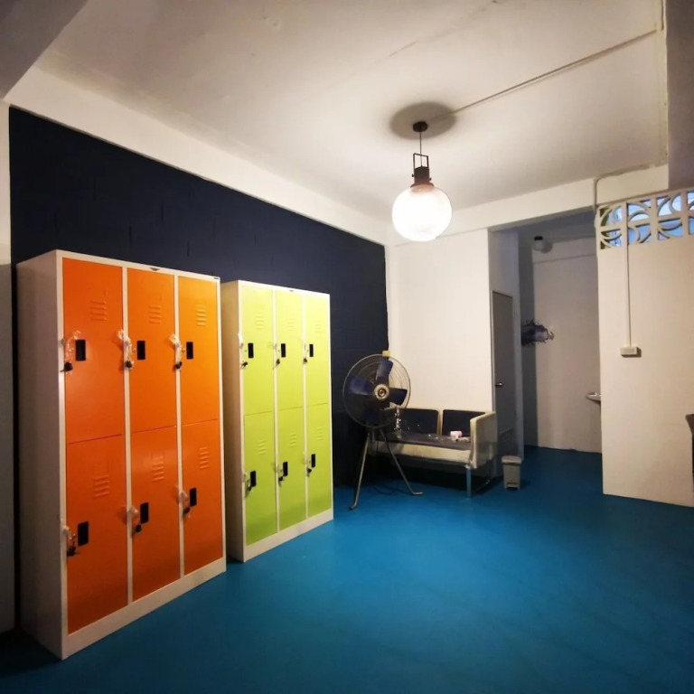 D​ Luck​ Hostel