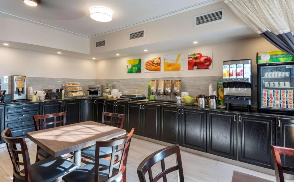 Quality Inn & Suites Oakville-Mississauga