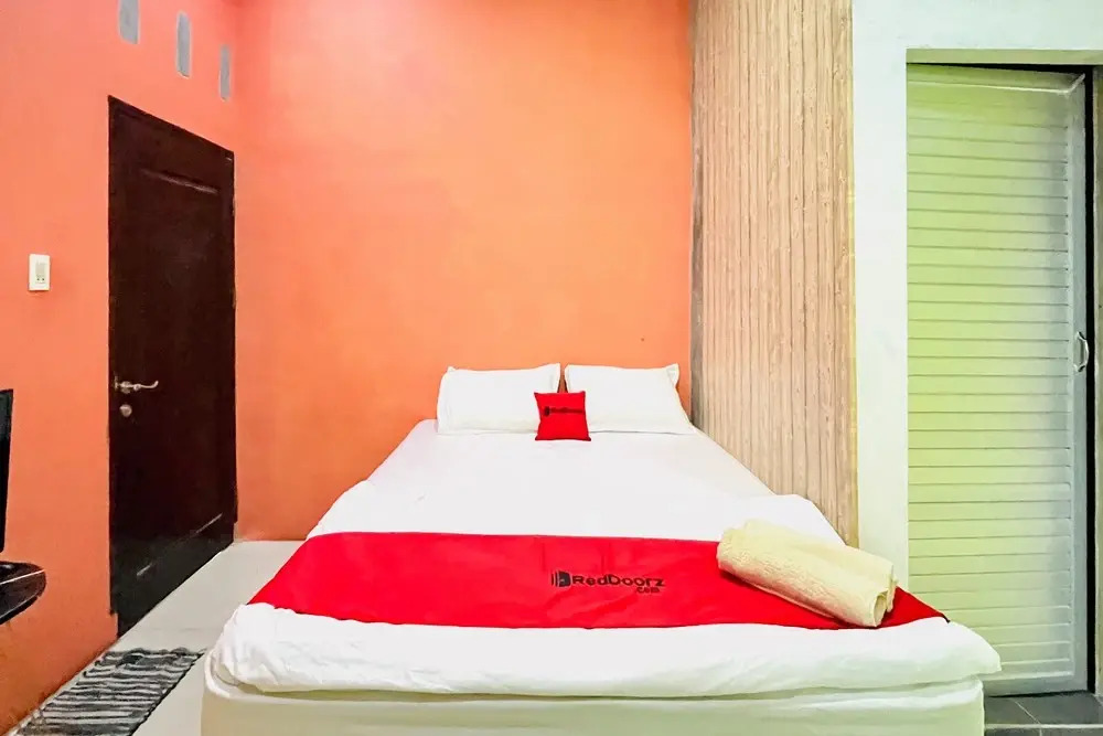 RedDoorz at MCLOS Syariah Guest House Rantau Perapat