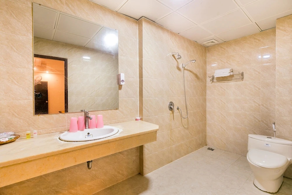 Habana Hotel by OYO Rooms
