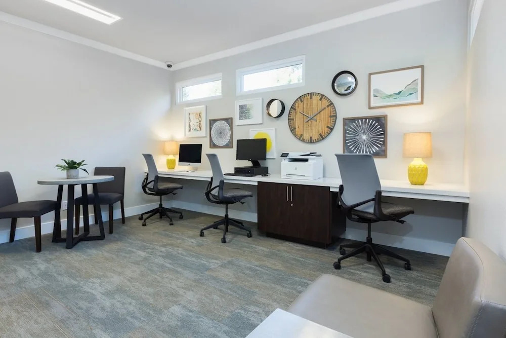 Global Luxury Suites at Stoneridge Mall