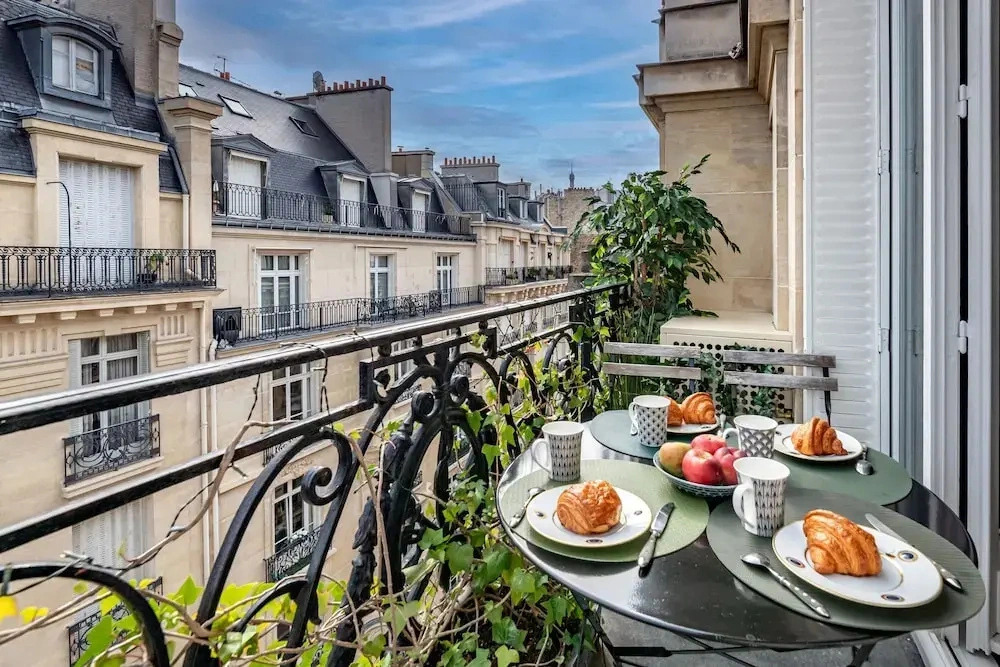 Prestigious Apartment Near the Trocadero