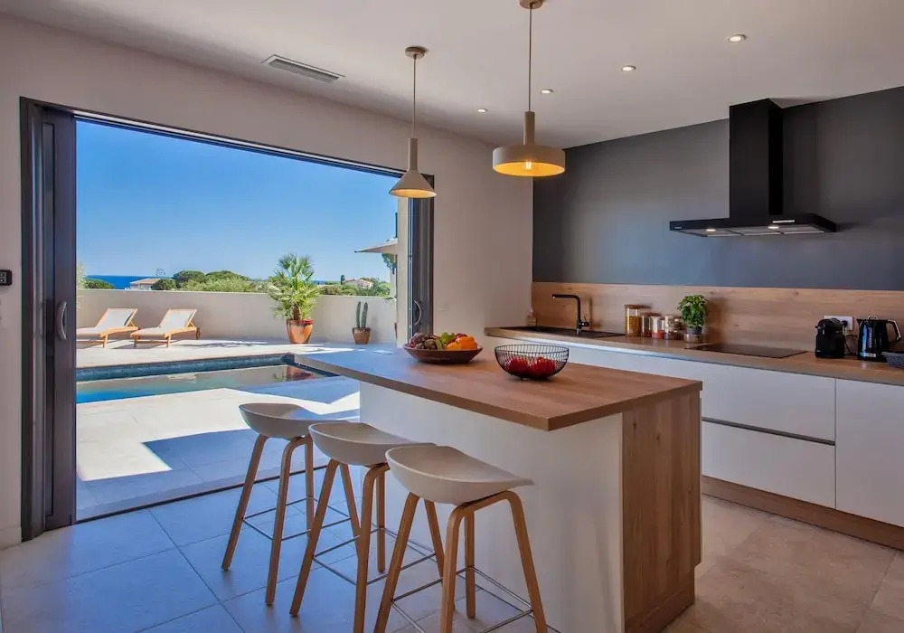 Superb Villa With Pool and sea View
