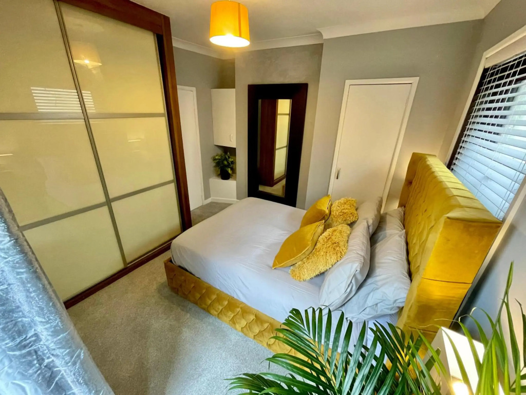 A Cozy Oasis - A Stroll from Gardens to Beach - With Parking