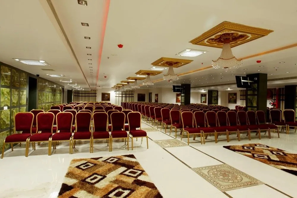 OYO 740 Hotel Suravi
