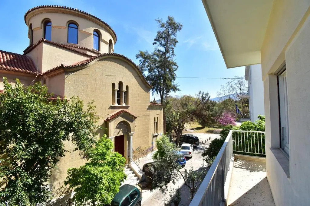Classy 2 bedroom apartment under Acropolis at Thisseio