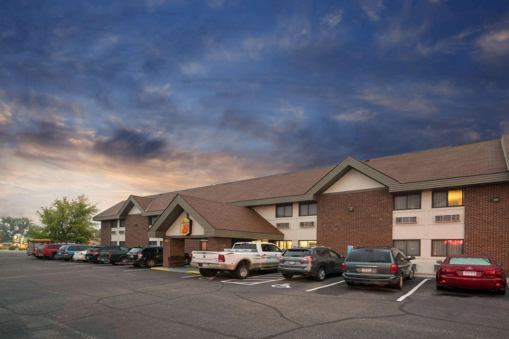 Super 8 by Wyndham St. Cloud