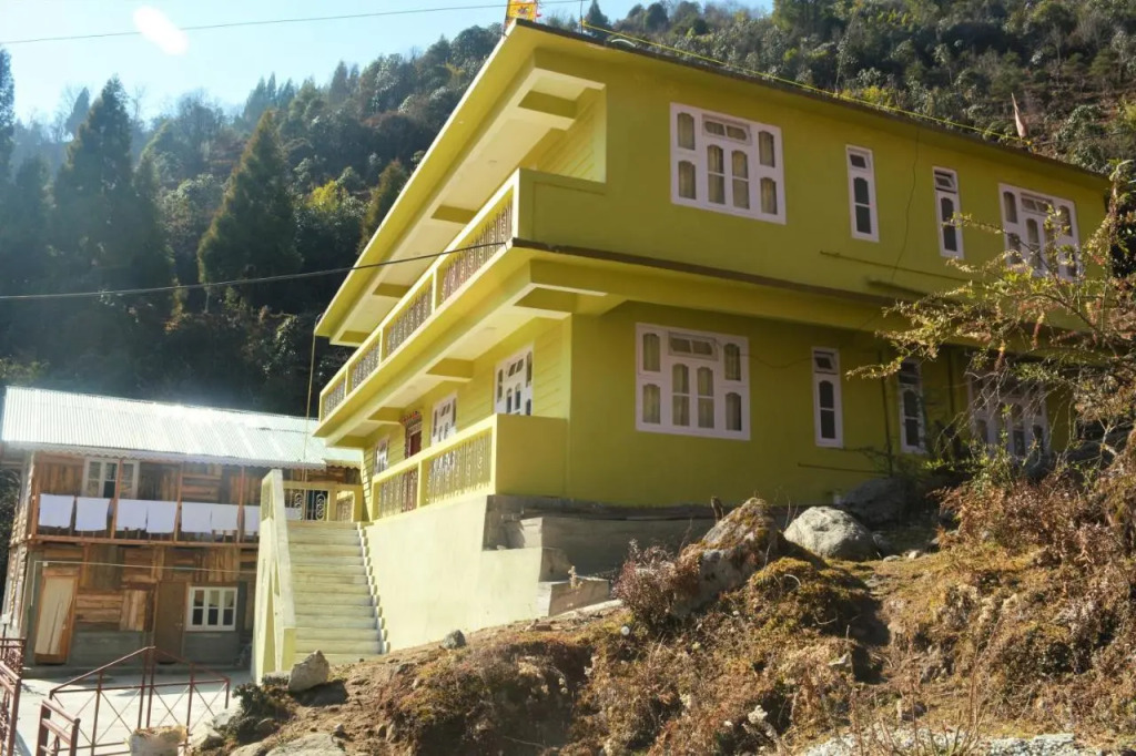 Rufina Lachung deCROWN