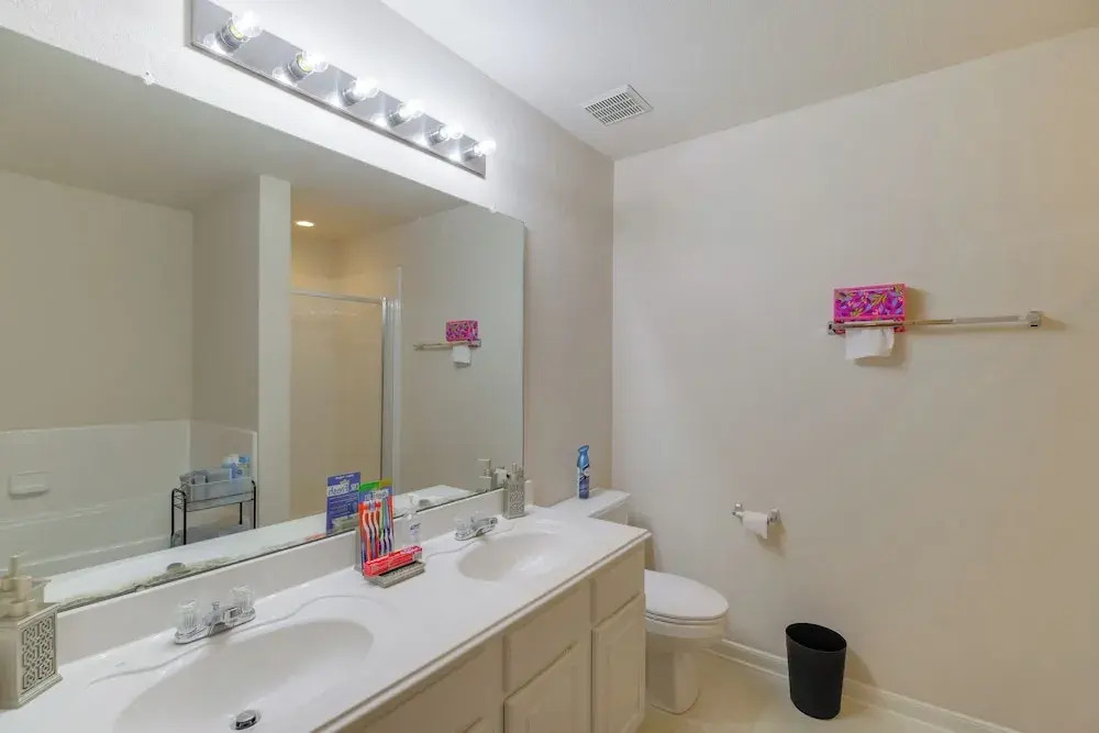 7 Mi to Downtown Baytown: Spacious Home w/ Yard