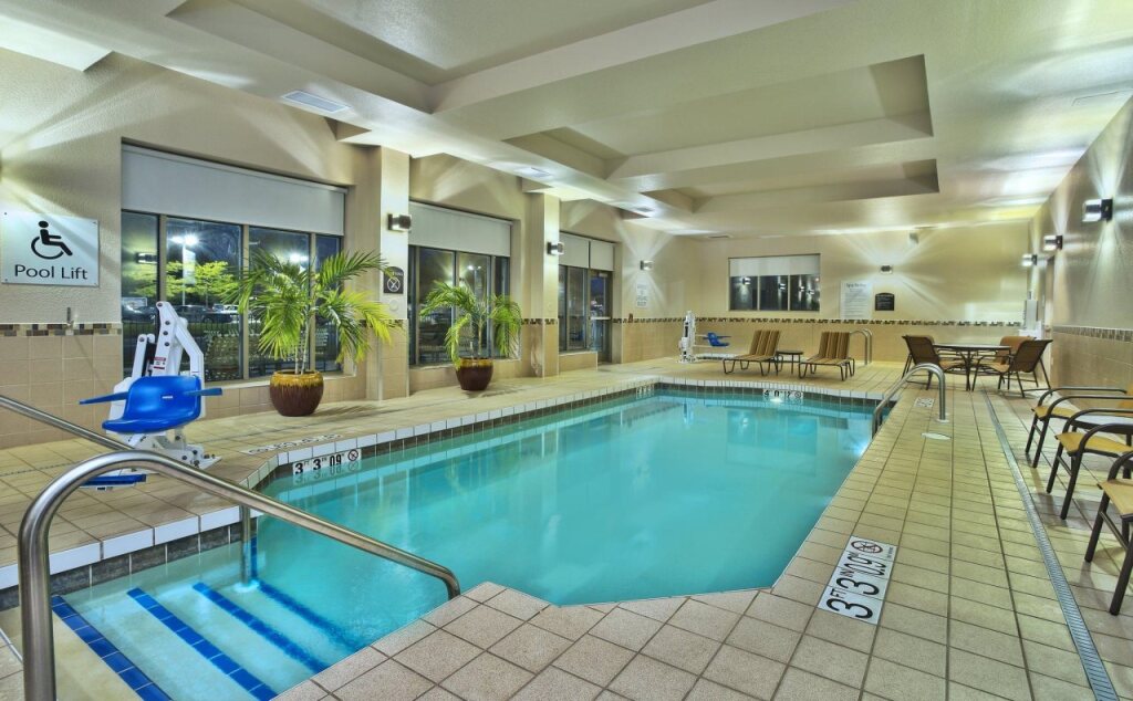 Holiday Inn & Suites Green Bay Stadium by IHG