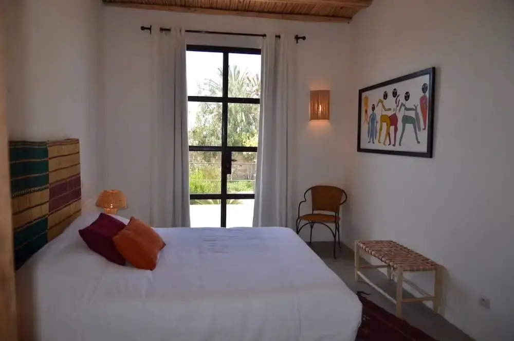 Guest House 12 People, 5 Bedrooms, Overnight or Full Rental