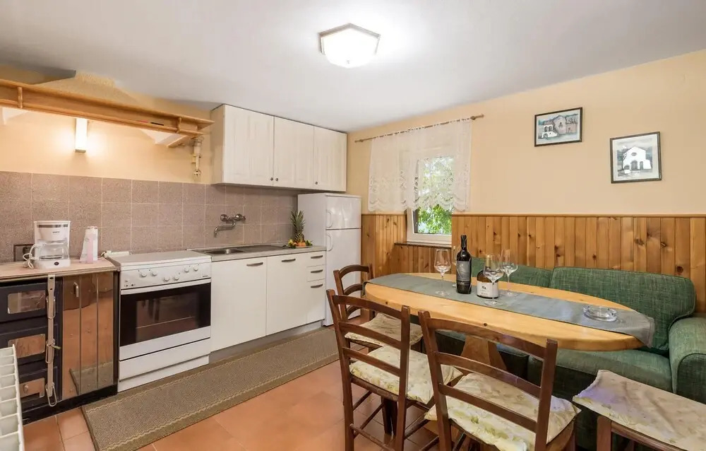 Stunning Home in Moscenice With Wifi and 2 Bedrooms