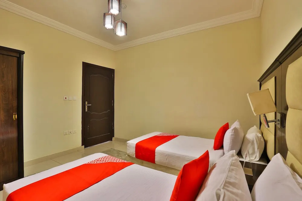 OYO 208 Roshan Hotel Suites Hera