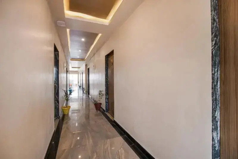 OYO Townhouse Hyderabad Gate IIT BHU Formerly RK Heights