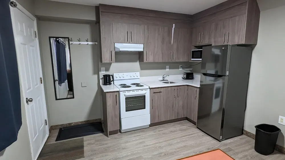 Riverside Motel & Suites