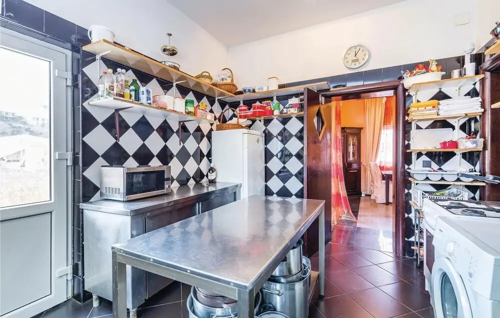 Gorgeous Home In Metajna