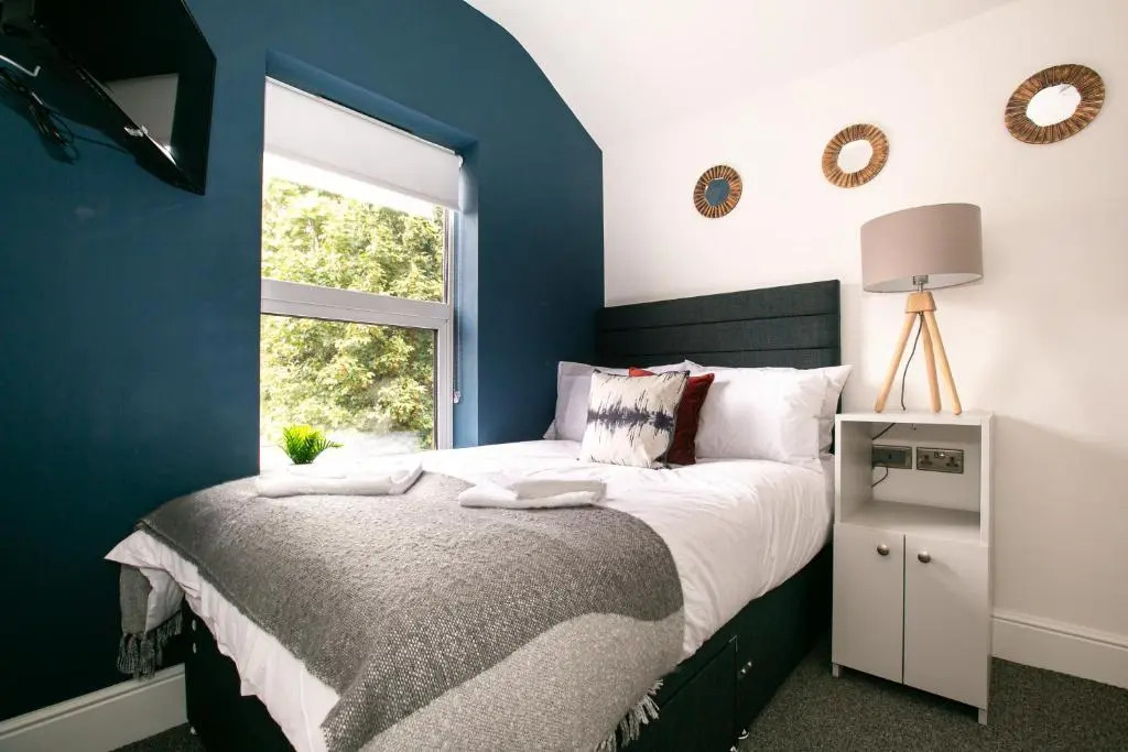 Contractor & Leisure & En-Suite Bathrooms & Free Parking