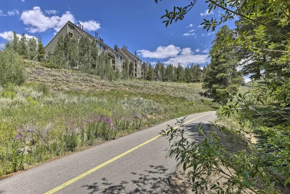 Hot Tub + Ski Shuttle Access: Keystone Condo!