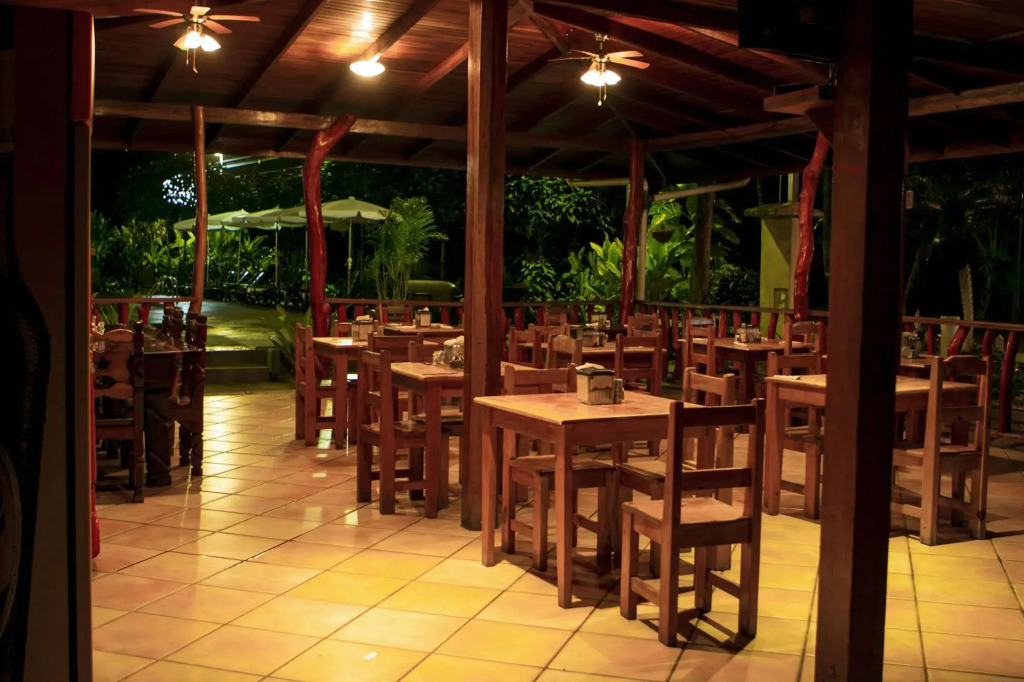 Hotel La Isla Inn