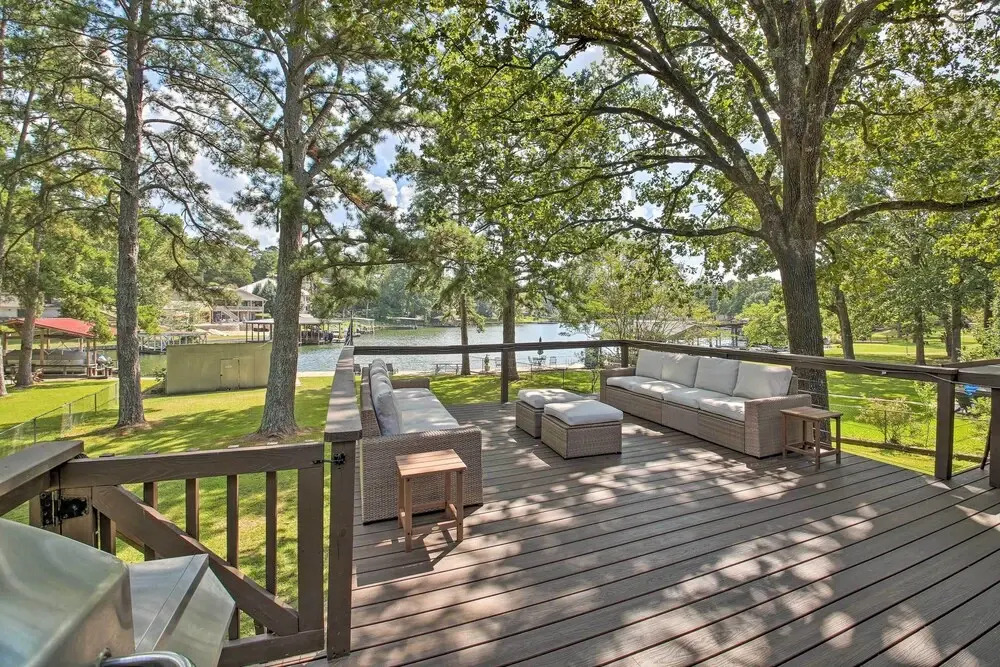 Deck, Fire Pit: Waterfront Lake Hamilton Home