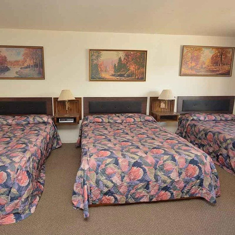 Sportsman Lodge
