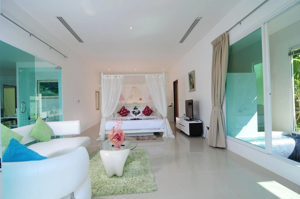 Grand Bleu Ocean View Pool Suite