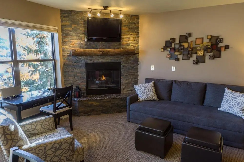 Inviting Winter Hideaway - Walk To Apres-ski Fun Sleeps 4 1 Bedroom Condo by RedAwning
