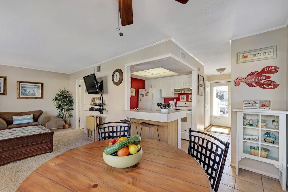 Love Me 1037 - 1 Br Condo
