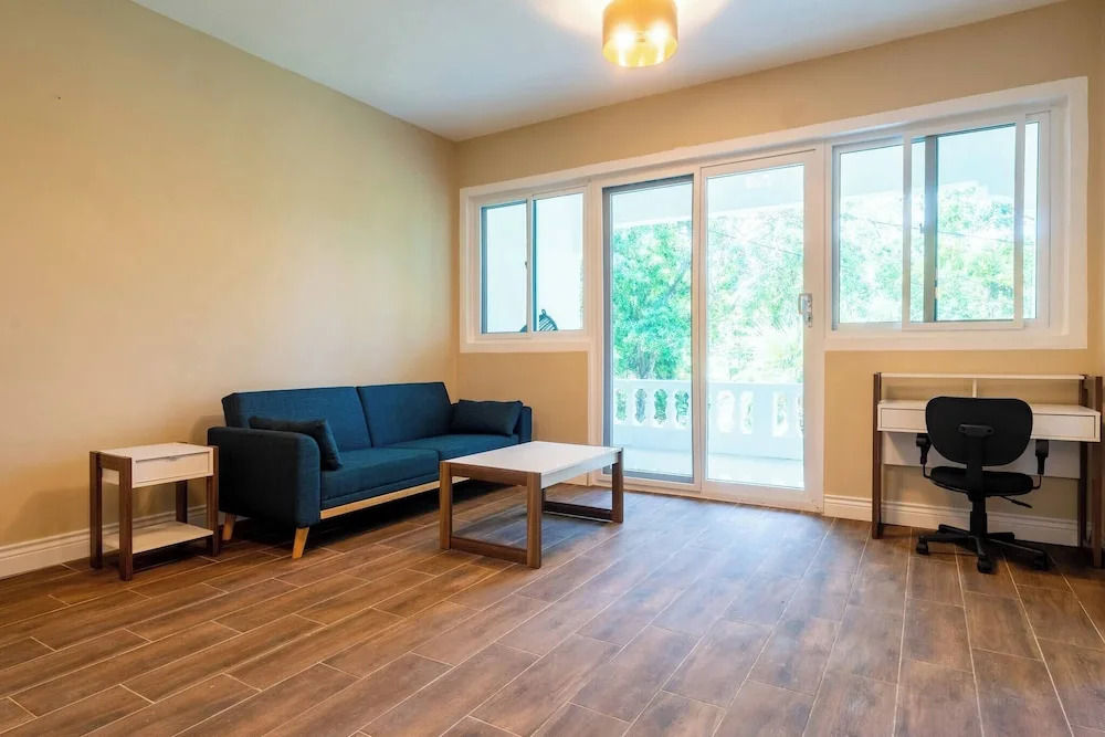 Modern Home 10minstobeach, Private Cliff, AC Wifi