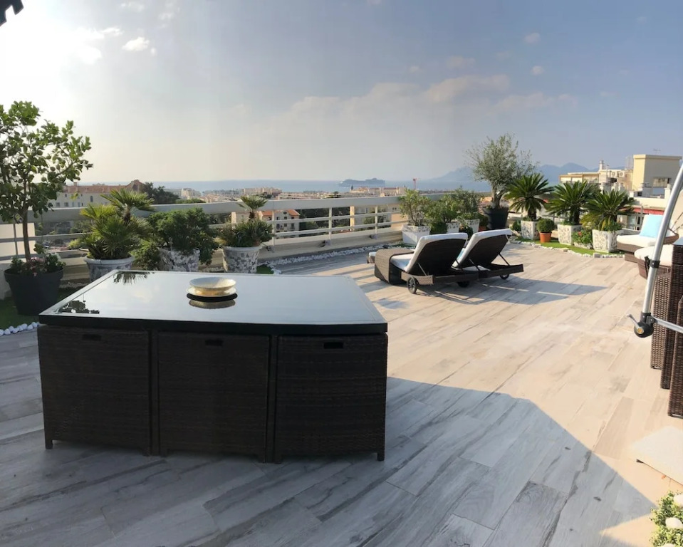 Suites in Cannes Center Sea View