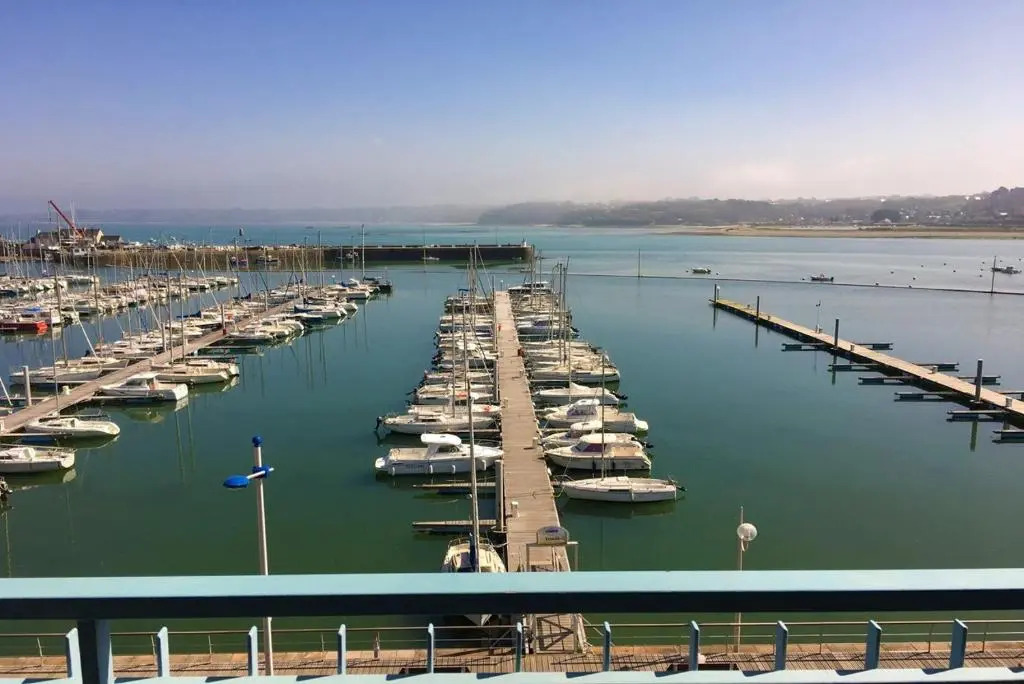 Bel appartement avec terrasse, WIFI et SUPERBE VUE MER à PERROS-GUIREC - Réf 840