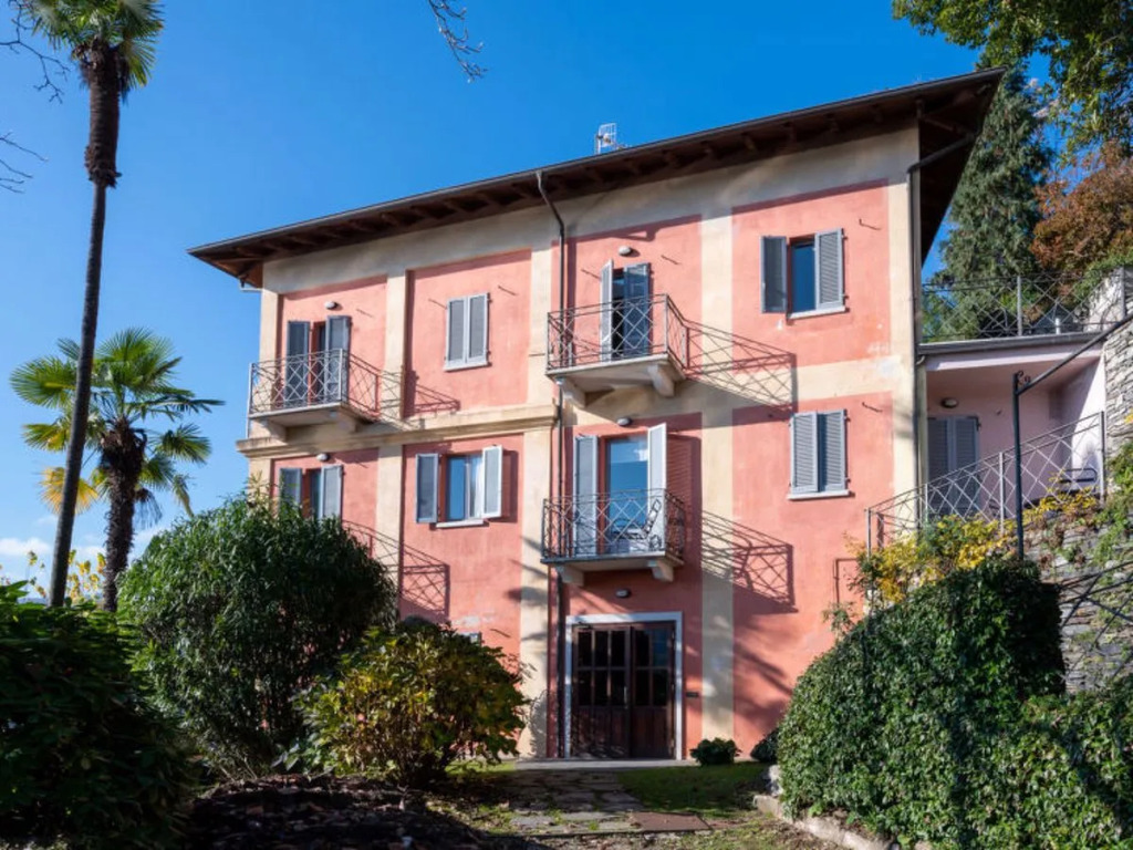 Casa sul lago 30172
