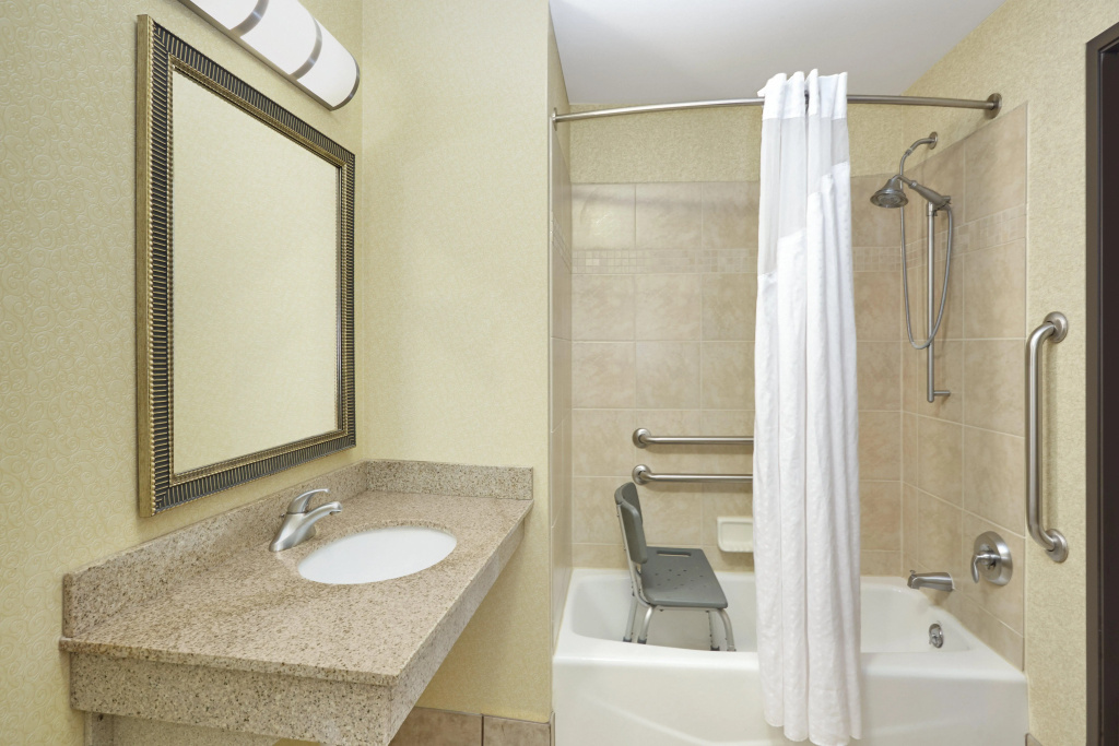 Holiday Inn Express Hotel & Suites Madison-Verona by IHG