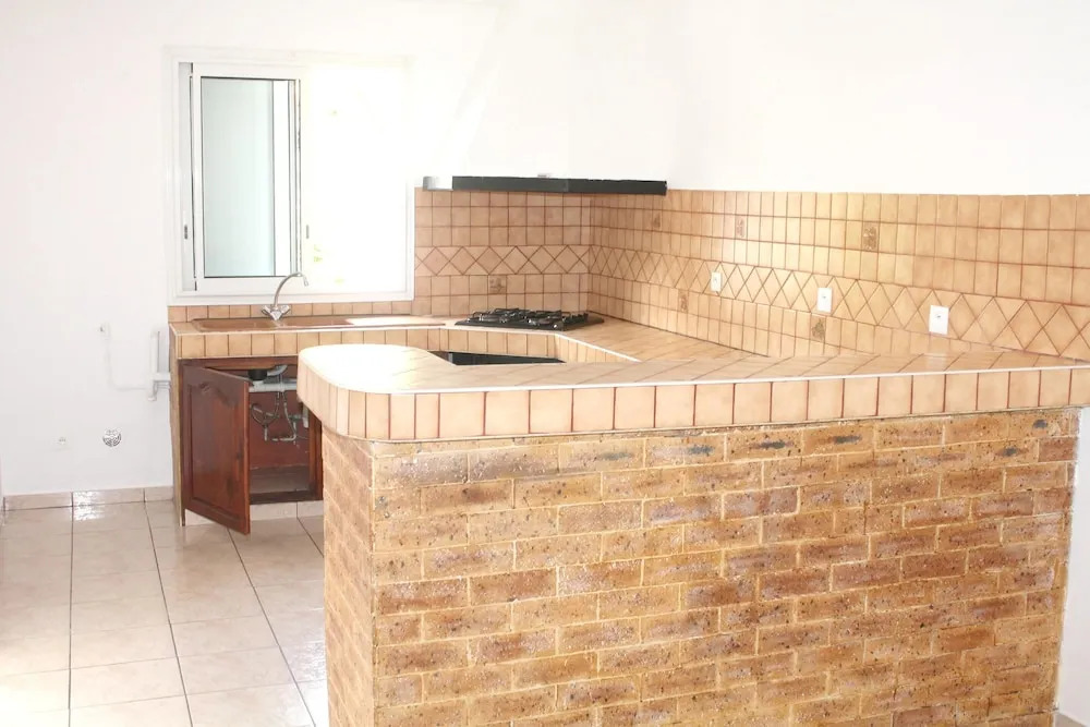 House With 3 Bedrooms in Tampon, With Wonderful Mountain View, Enclose